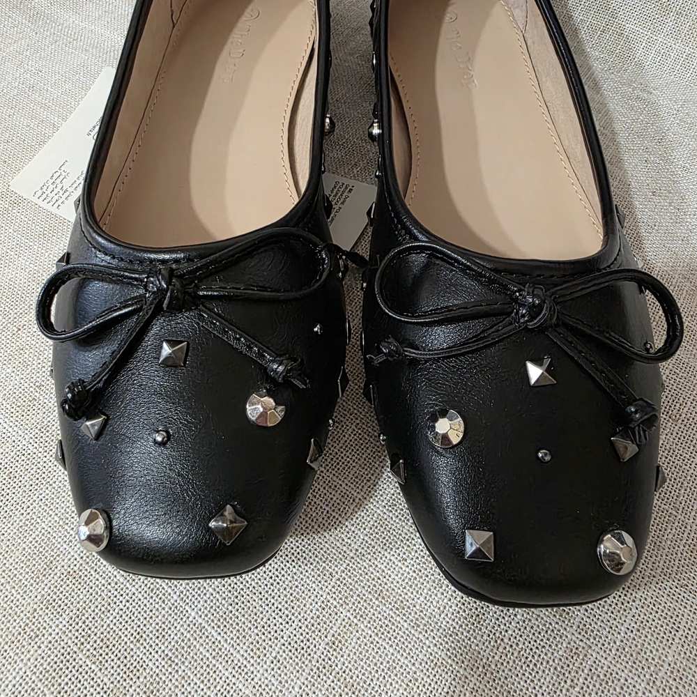 Elegant Black Studded‎ Flats - Picture 5 of 8